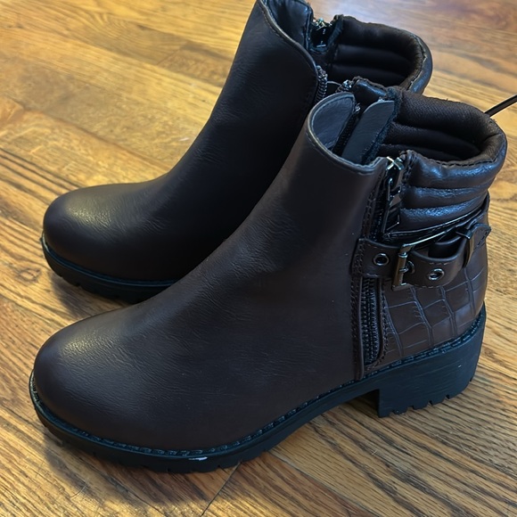 Brown ankle boots. Never worn. NWOT two zipper slip on with buckle size 7 - Picture 2 of 5